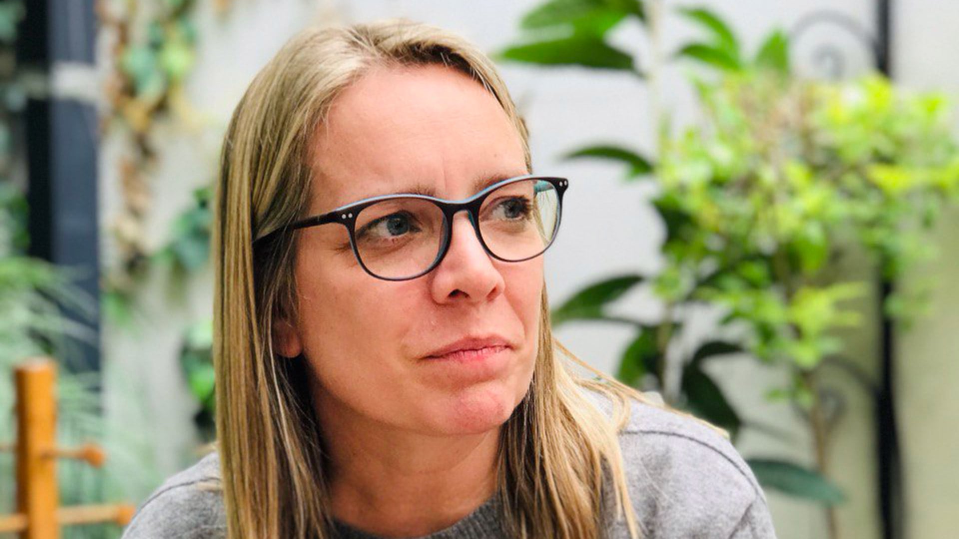 La especialista insta a romper con la autodiscriminación de la generación silver y con el estereotipo de que los adultos mayores están desconectados de la evolución tecnológica.