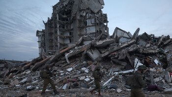 Al menos 63 personas muertas en bombardeos israelíes en Gaza, según fuentes palestinas