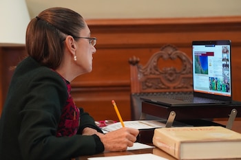 Claudia Sheinbaum se reúne con gobernadores y parte de su gabinete para atender emergencia por lluvias.