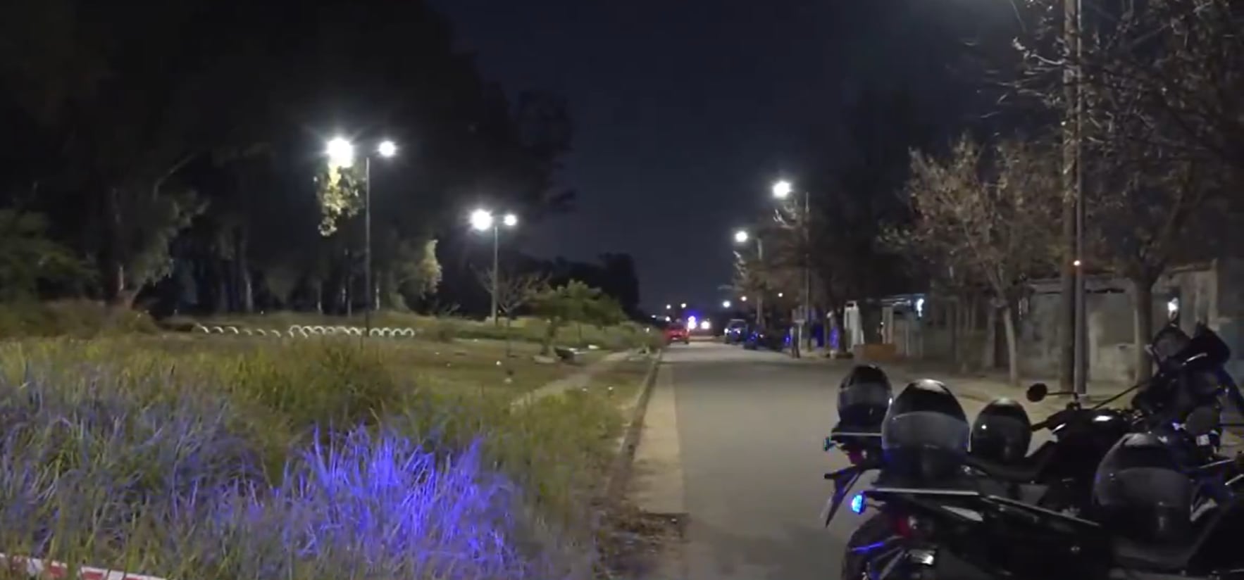 El operativo en barrio Ampliación Ferreyra se mantuvo activo, pero con menor intensidad durante la noche (Captura: A24)