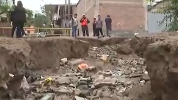Vecinos de Villa El Salvador alertan que los desbordes de aguas servidas se repiten y reclaman medidas para evitar nuevos aniegos - Créditos: Captura de pantalla de Latina.