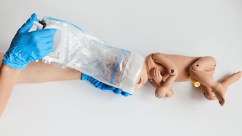La herramienta desarrollada por el inventor argentino se utiliza en 40 hospitales europeos tras pruebas locales y suma más de trescientos recién nacidos en perfecto estado de salud (NHS North Bristol Trust/MNHI)