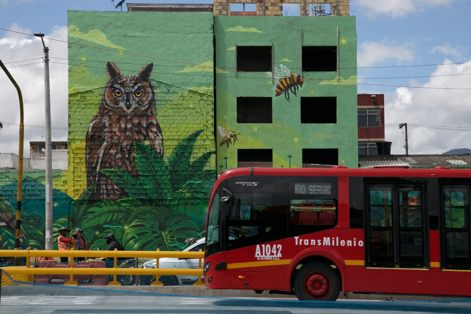 El Plan de Manejo de Tránsito dispuso que los buses de Transmilenio circulen por el puente recto y que el tráfico mixto y los buses zonales del Sitp usen el puente central - crédito IDU