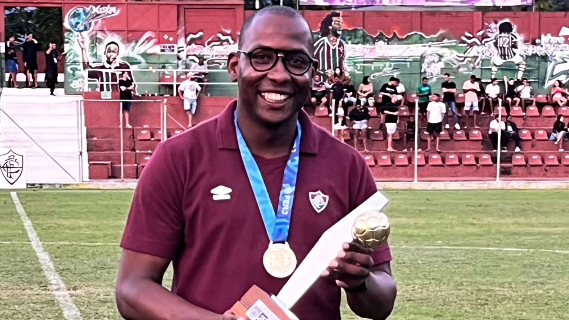 La publicación con un trofeo ganado en mayo de 2025 (Crédito: lgalves92/Instagram)