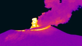 Sigue alerta naranja por actividad