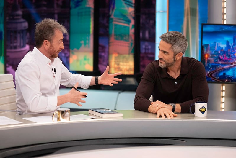 Leal relató un susto nocturno al confundir su imagen en la cámara con un intruso (El Hormiguero)
