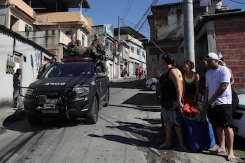 La policía patrullando las calles