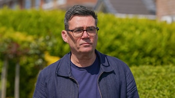 Andy Burnham se perfila como el próximo primer ministro británico tras el abrumador respaldo laborista