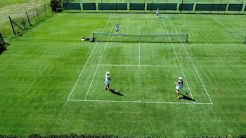 Una de las seis canchas de césped de la institución (Crédito: Hurlingham Club)