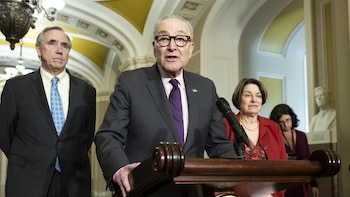 El Senado de EEUU aprueba una resolución para limitar los poderes de guerra de Trump y retirar tropas de Irán