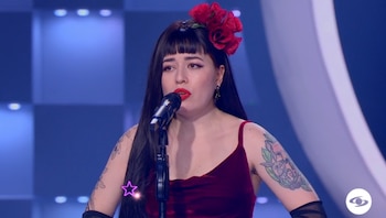 Aunque el outfit era parecido, la voz no tenía nada que ver - crédito Emisión Yo me llamo / Caracol Televisión