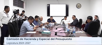 La Comisión de Hacienda aprobó más de 30 millones de dólares para la modernización del Aeropuerto Internacional de El Salvador, priorizando infraestructura y gestión aeroportuaria./ (Asamblea Legislativa)