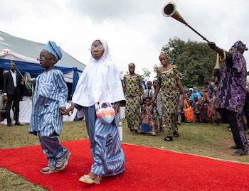 Campañas educativas y radios comunitarias