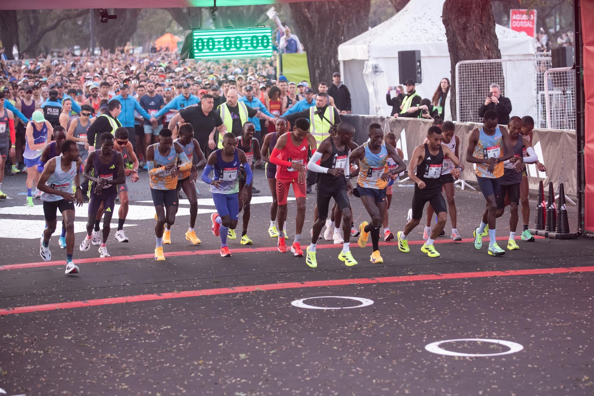 El circuito de la Maratón de Buenos Aires unió los barrios de Palermo, Recoleta, Puerto Madero y La Boca