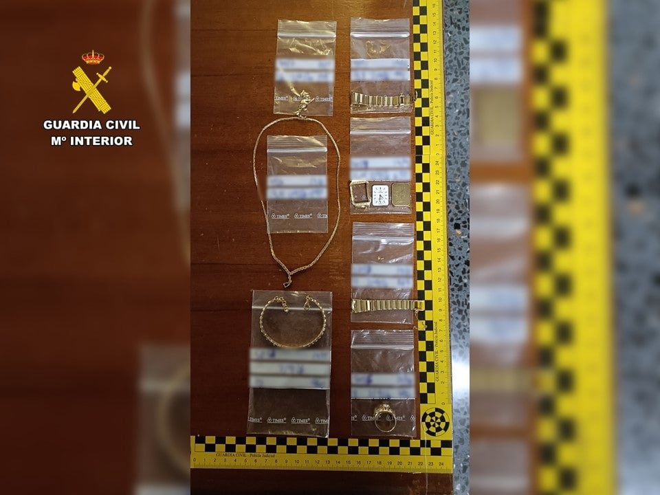 Localizados en Sevilla dos investigados tras la venta de 60.000 euros en joyas robadas en Finestrat (Alicante)