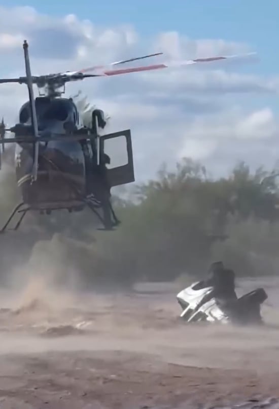 El equipo Fox 1 lleva años entrenando para este tipo de intervenciones en terreno donde los vehículos convencionales no pueden operar (Maricopa County Sheriff