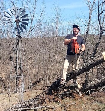Arón trabajó como peón rural