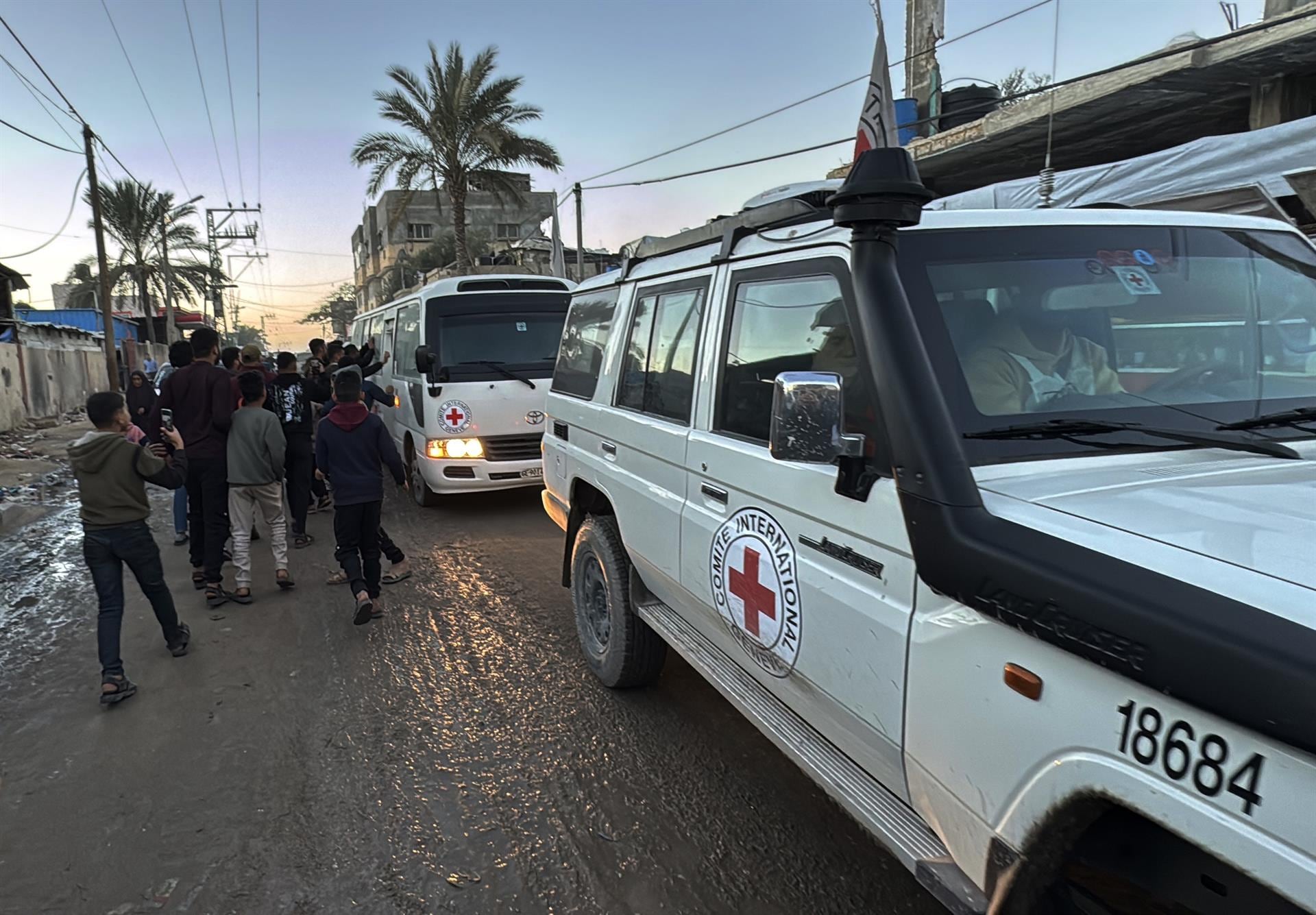 Liberados nueve palestinos encerrados en prisiones israelíes en el marco de la ofensiva en Gaza