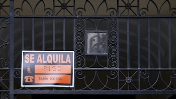 Un cartel de ‘SE ALQUILA’, a 9 de abril de 2026, en Madrid