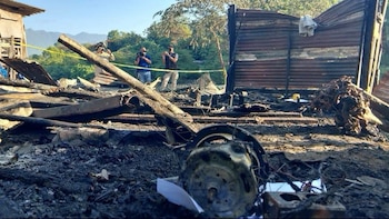 El incendio consumió la vivienda familiar durante la madrugada en San Pedro Sula.(FOTO: X)