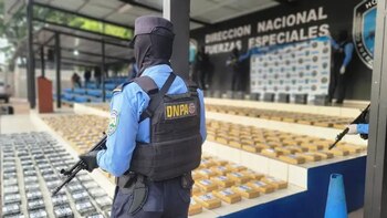 Más de 262 mil dólares en efectivo fueron encontrados ocultos en compartimientos falsos de un vehículo en El Triunfo, Choluteca. (Foto: Cortesía)
