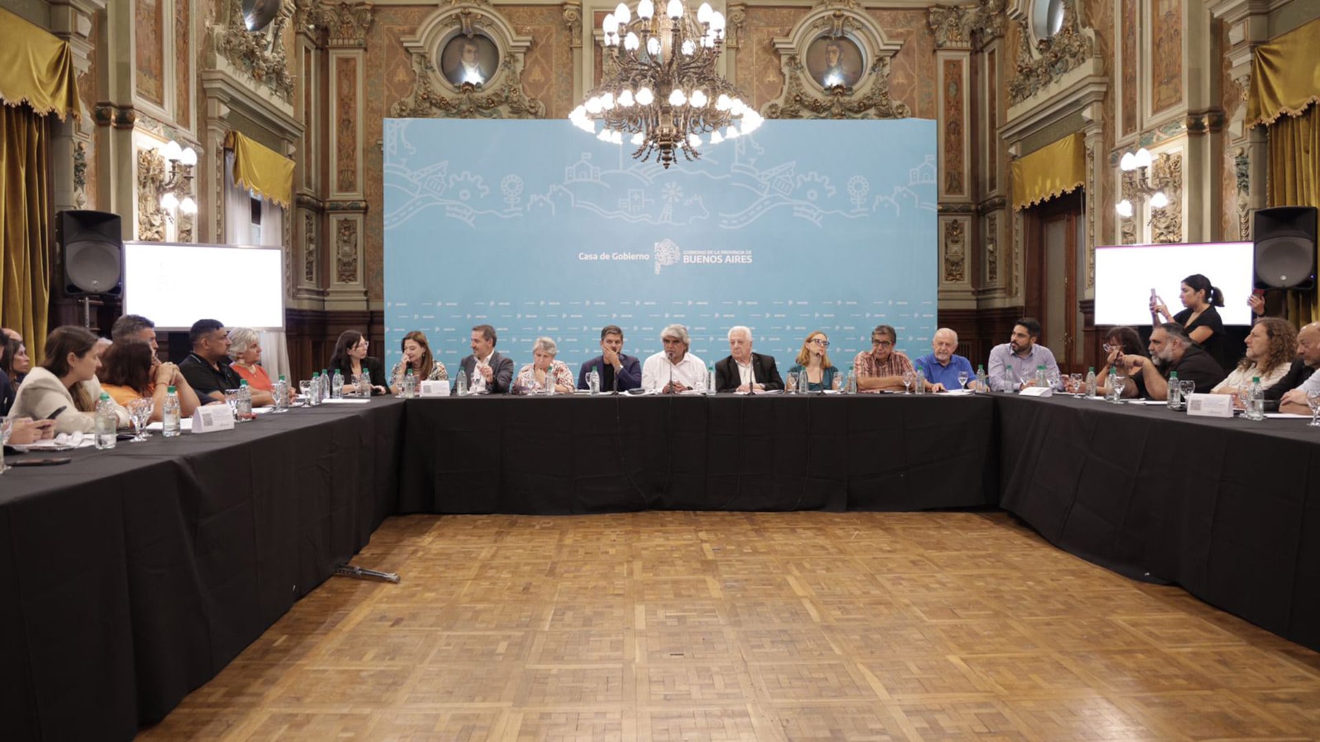 Walter Correa y Carlos Bianco encabezaron la presentación del informe que hizo el gobierno de la provincia de Buenos Aires contra la reforma laboral