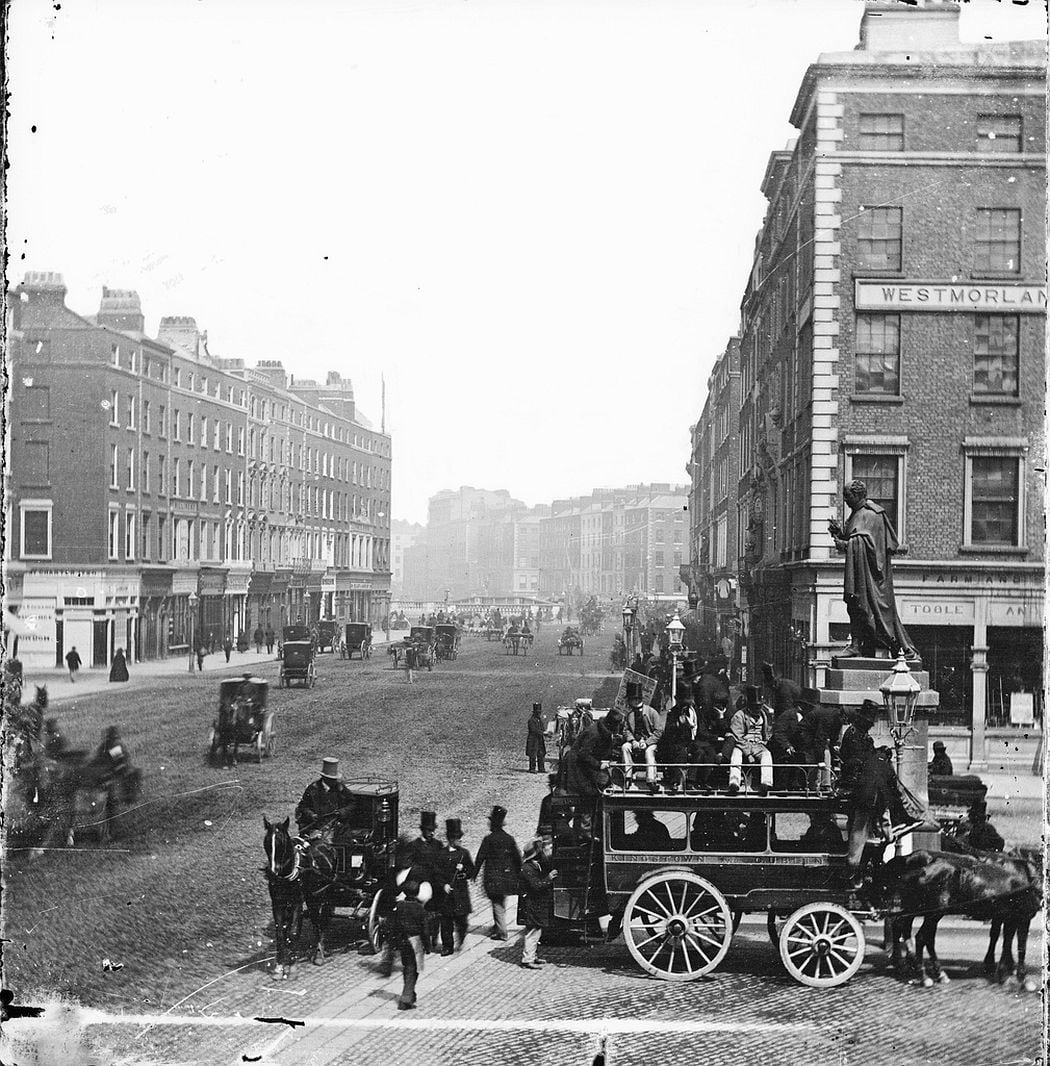 Una postal de la ciudad a fines del 1800. Las trece víctimas del gran incendio de Dublin murieron por intoxicación etílica extrema y no por las llamas ni por el humo