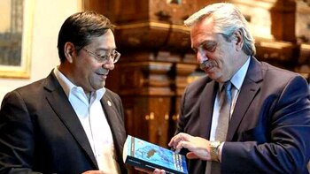 Luis Arce junto a Alberto