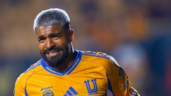 Rodrigo Aguirre debuta con doblete