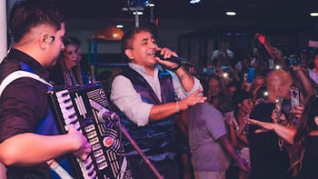 Huguito Flores llenaba todos los