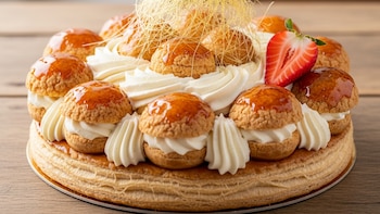 Como hacer la tarta Saint Honoré: la receta de un pastel hecho con profiteroles que es típico de Francia