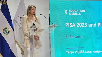 La directora Miriam Peckler destacó el alcance de la modernización educativa impulsada por El Salvador (Foto Infobae Centroamérica/ Jessica García)