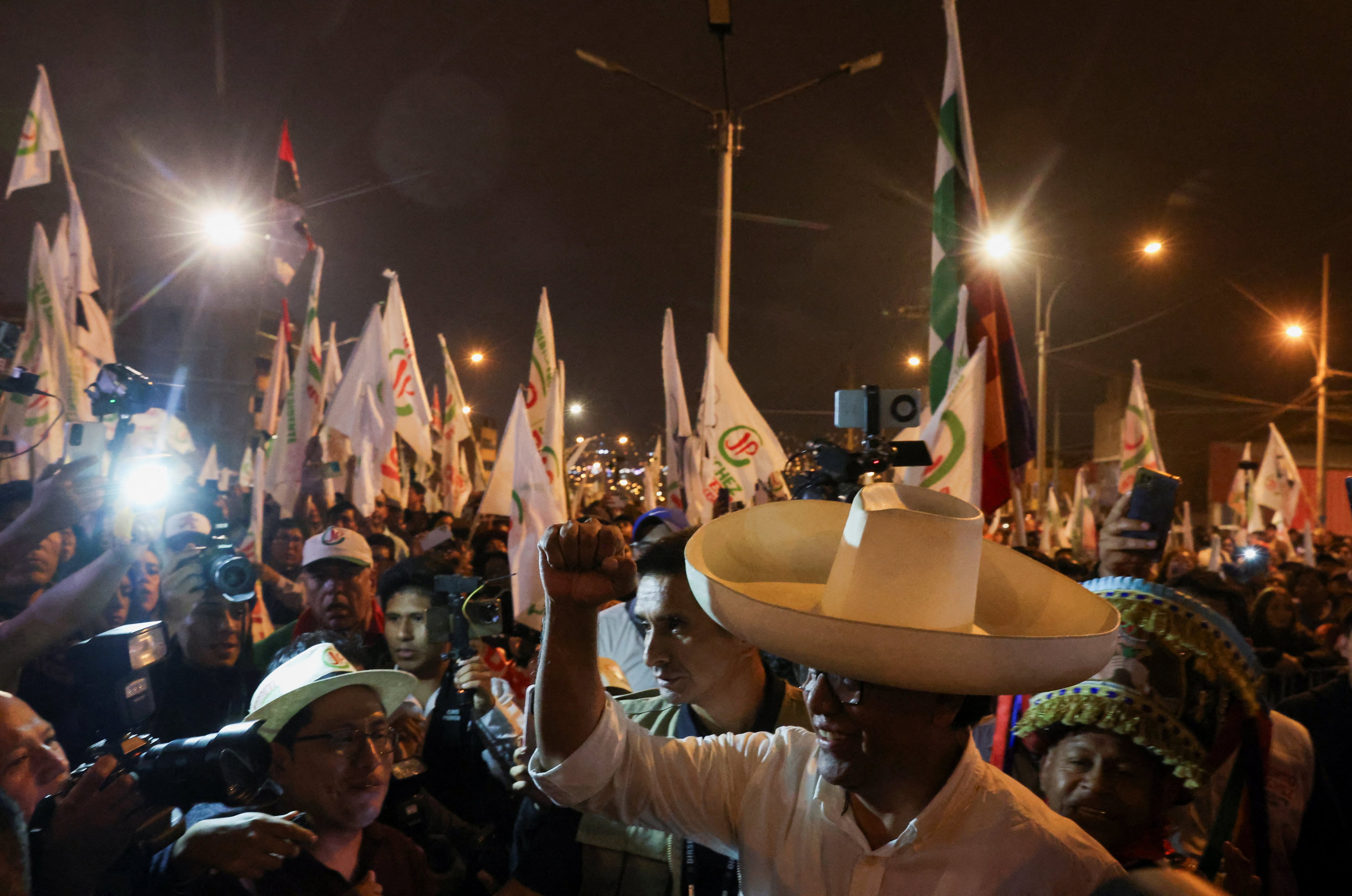 Presidential candidate Roberto Sanchez of the Together for Peru party holds a campaign rally after the National Jury of Elections announced that he will advance to a runoff election on June 7, in which he will compete for the presidency of Peru against candidate Keiko Fujimori of the Popular Force party, in a neighborhood of Lima, Peru, May 17, 2026. REUTERS/Alessandro Cinque