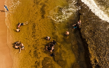 Las playas de arena dorada y roca volcánica de El Salvador