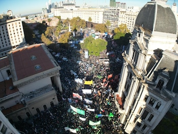 Marcha Federal Universitaria - Plaza de mayo - 12 de mayo - Drone