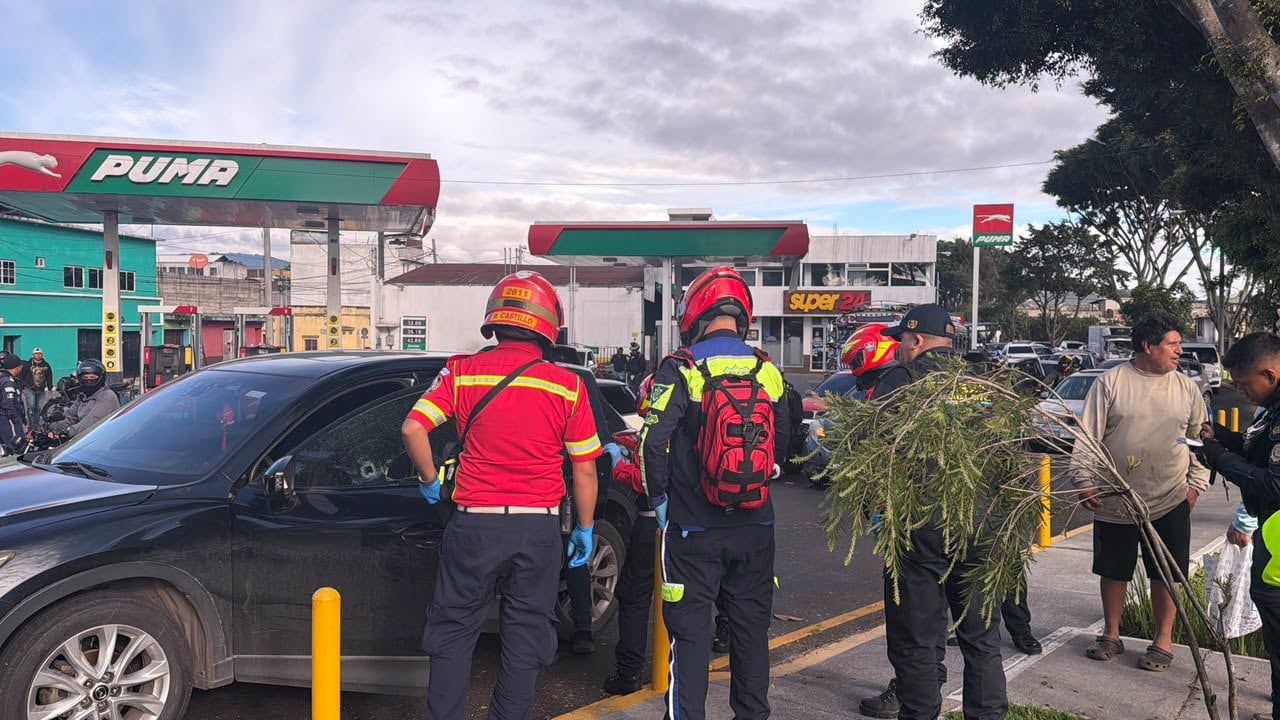 Héctor René Sánchez Aquino sobrevivió a un ataque armado durante un intento de asalto en la zona 7 de la ciudad de Guatemala. (Bomberos Municipales)