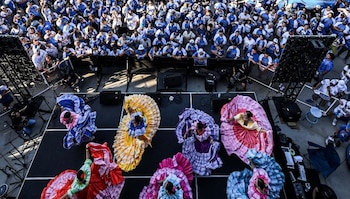Los Dodgers organizaron música en vivo, baile típico, actividades familiares y gastronomía salvadoreña en su estadio. (Cortesía: Comité Olímpico de El Salvador)