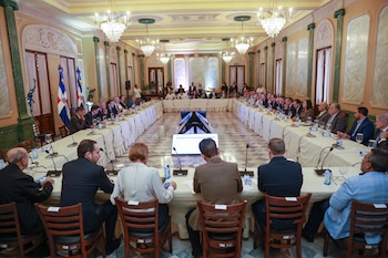 Luis Abinader reúne al sector productivo para coordinar acciones frente a la crisis internacional y garantizar el abastecimiento en República Dominicana. (Cortesía: Presidencia de la República Dominicana)