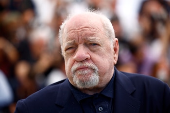 Paul Schrader afirmó en una conferencia de Amazon que la inteligencia artificial en Hollywood hará inevitable la aparición de protagonistas de cine generados completamente por IA (REUTERS/Sarah Meyssonnier)