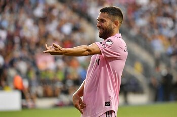 Jordi Alba lanza las telas