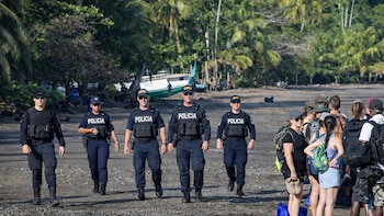 Fuerza Pública de Costa Rica desplegará tres mil oficiales para reforzar la seguridad durante las vacaciones de medio año