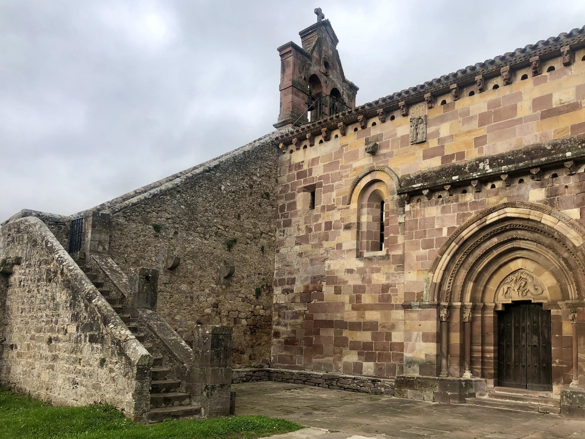 Cartes, un atractivo pueblo medieval en Cantabria para escapar del calor