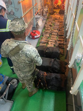 Metanfetamina decomisada en Manzanillo