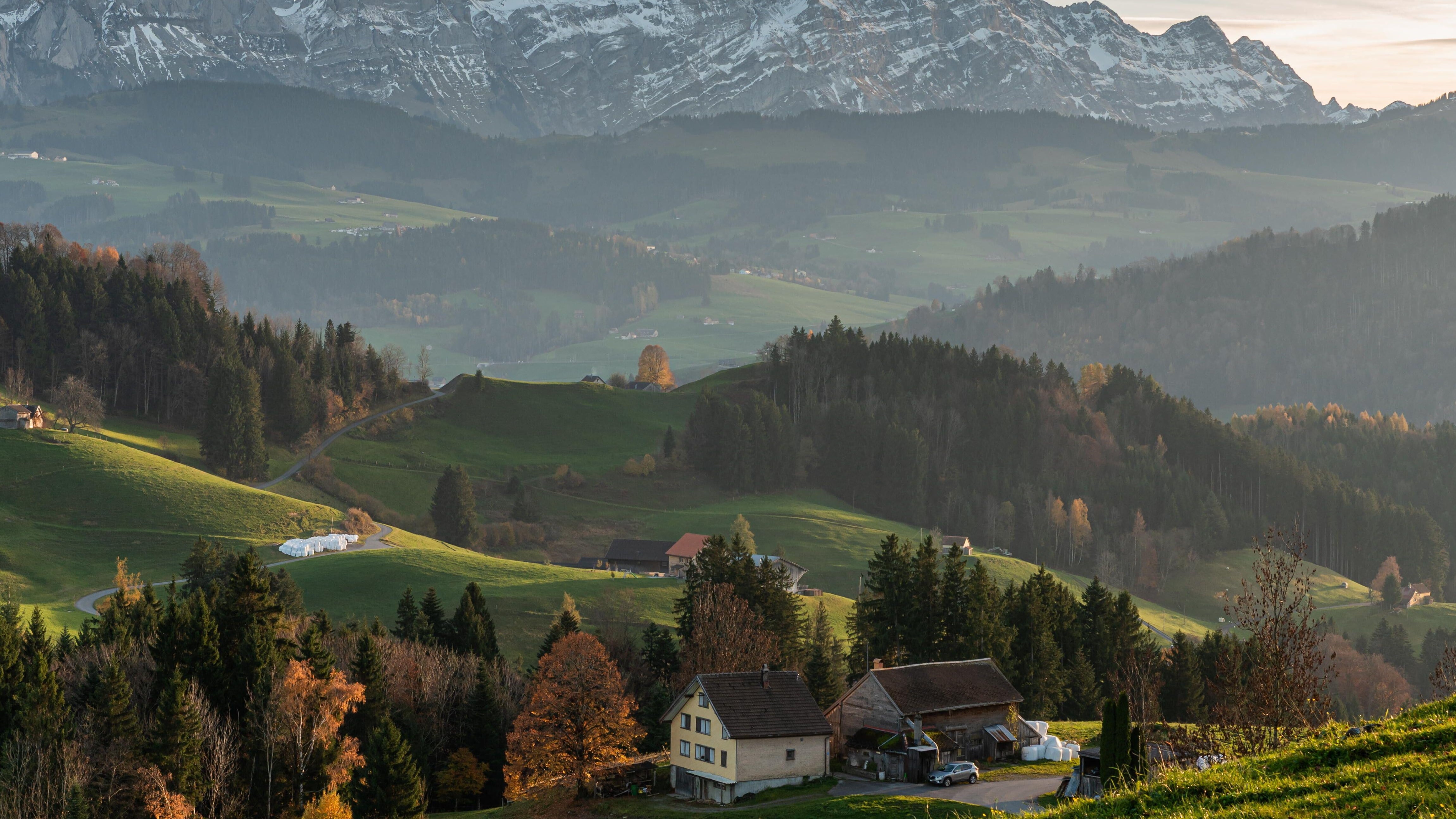 El pueblo que desafía el calendario: dos celebraciones de Año Nuevo y una tradición viva en Suiza