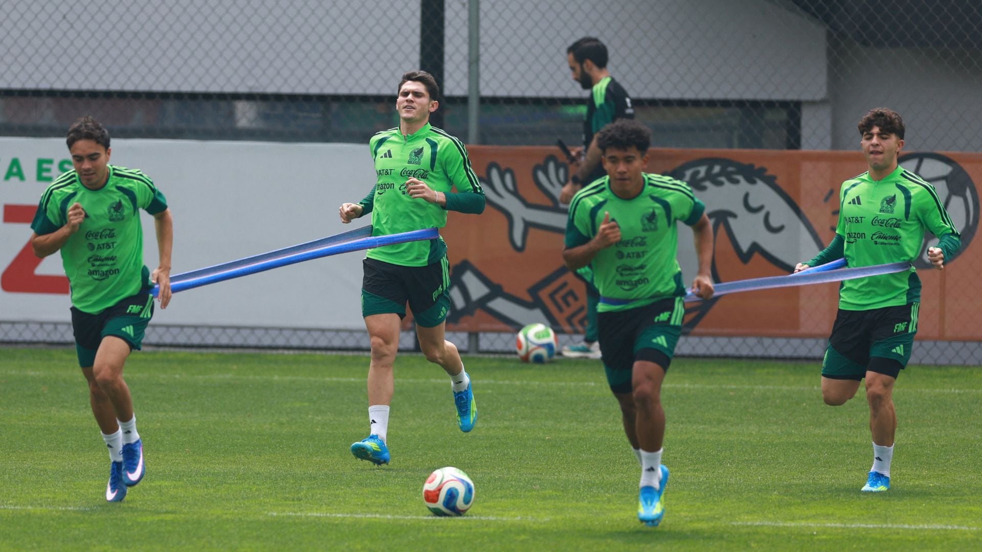 El equipo ya se encuentra concentrado para enfrentar sus últimos partidos de preparación. (REUTERS/Raquel Cunha)