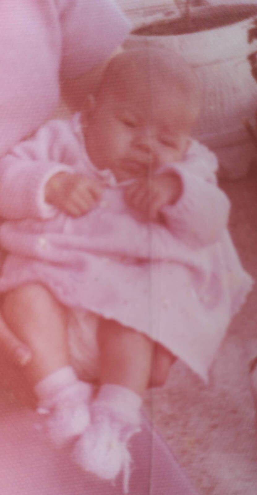 Verónika llegó a la casa de Abel y Mirta a los pocos días de su nacimiento después de ser comprada