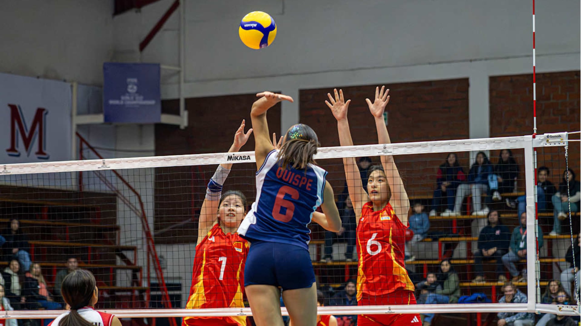 Perú enfrenta a China por la fecha 5 del Mundial Sub 17 de Vóley 2026. Crédito: Volleyball World