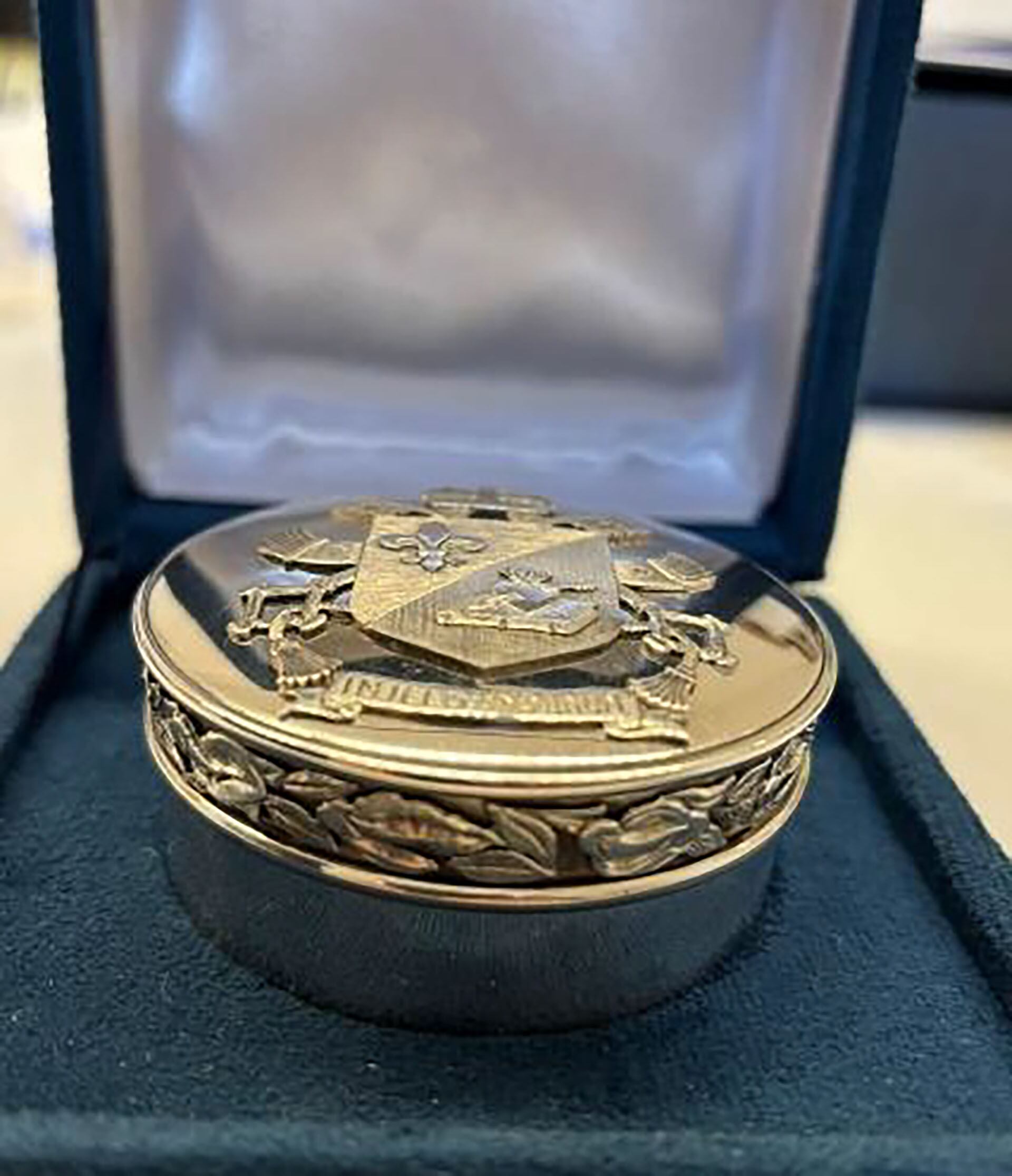 La teca labrada en plata para depositar hostias consagradas