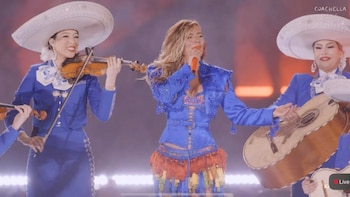 Por qué Karol G rindió tributo a México en Coachella 2026 con mariachis junto a Becky G: “Nuestros inmigrantes”