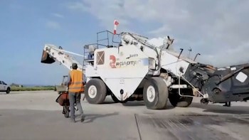 Tras los terremotos, Venezuela prevé retomar los vuelos internacionales en una pista paralela de su principal aeropuerto